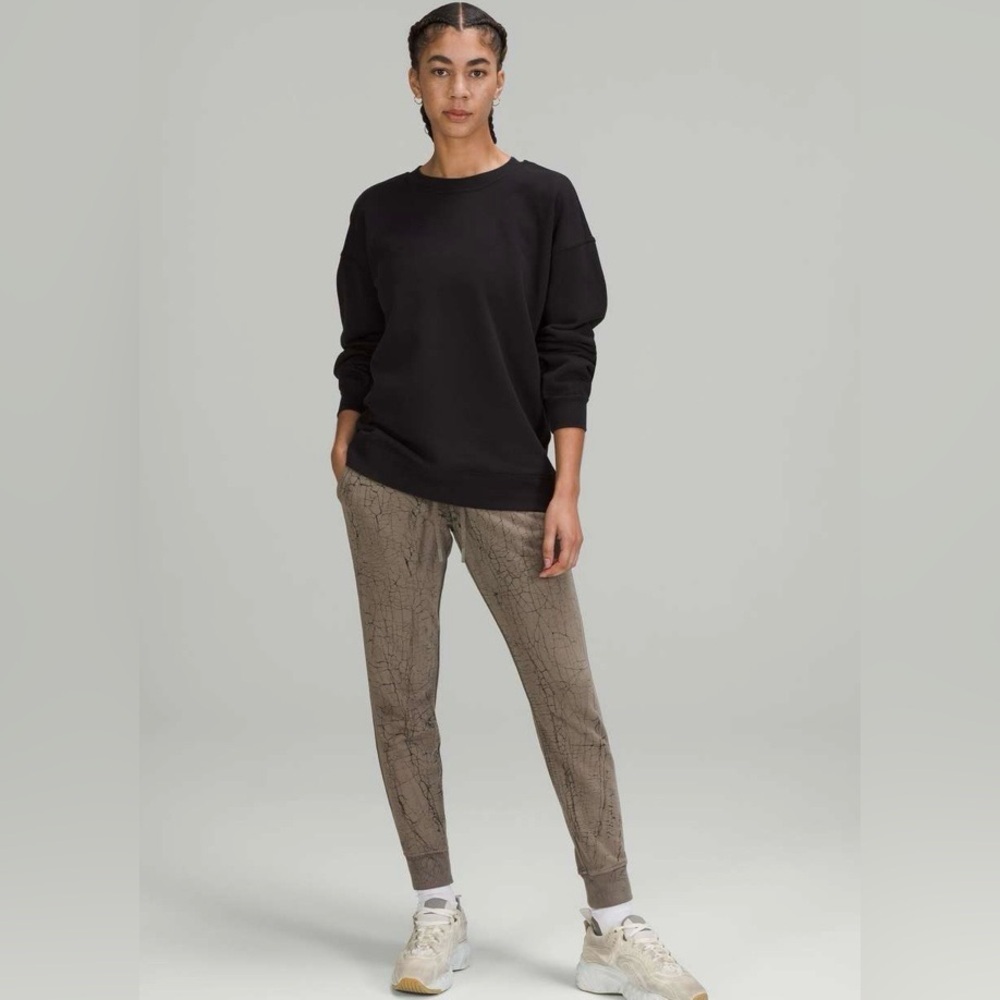 2022-Lululemon Warm Down Jogger *7/8
Length
Thread Dye Rover Black size 12